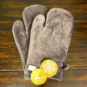 Luxurious Velvet Oven Mitts